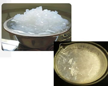 No estado sólido, o ácido etanoico é chamado de ácido acético glacial
