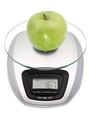Balança digital usada para medir a massa de uma maçã
