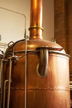 Chaleira de cobre em cervejaria americana