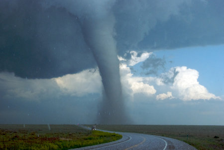 Os ciclones variam de acordo com a extensão, formação e a velocidade dos ventos e podem causar muitos danos materiais e ambientais
