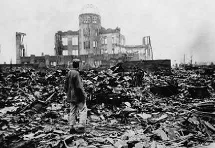 Destruição causada na cidade japonesa de Hiroshima, em razão do uso errado do conhecimento sobre fissão nuclear