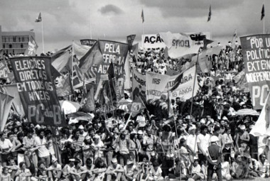 Manifestação das Diretas Já! realizada em frente ao Congresso Nacional, na capital Brasília ***