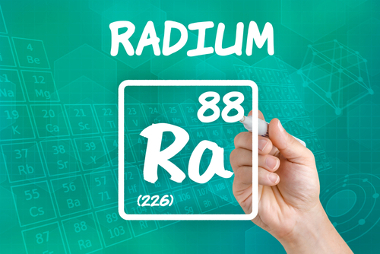 O elemento rádio possui número atômico 88 e massa atômica 226