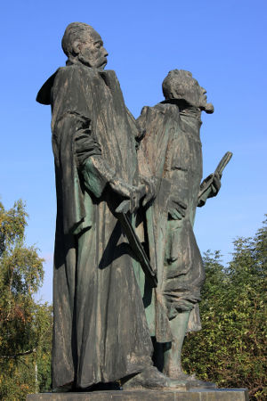 Estátua de Johannes Kepler e Tycho Brahe na cidade de Praga – República Tcheca