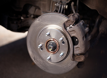 Sistema de freio a disco usado nas rodas dianteiras dos carros