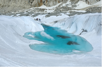 Lago azul formado porque geleira da Antártida está derretendo mais rápido do que o normal em virtude das mudanças climáticas