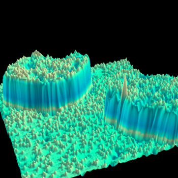 Imagem em microscópio de tunelamento mostrando impurezas de cromo em superfície de ferro