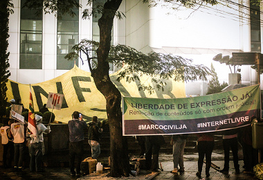 Manifestação em favor do Marco Civil realizada em outubro de 2013 *