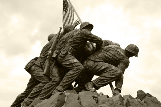 Estátua celebrando a vitória americana na batalha de Iwo Jiwa