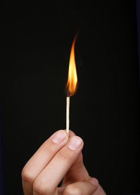 A queima de palito de fósforo é uma reação de combustão que libera calor