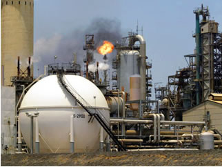 Imagem de uma refinaria de petróleo