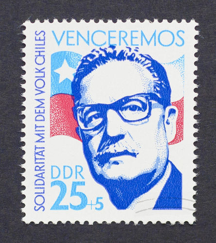 O presidente Salvador Allende acabou cometendo suicídio durante o golpe contra seu governo em 1973 *