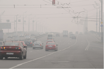 Smog em uma ponte em Moscou, Rússia3