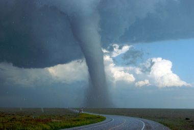 Os tornados são menores, porém muito mais rápidos e destrutivos