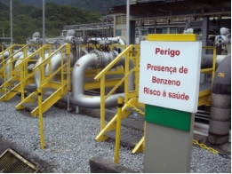 Alerta do perigo do benzeno em indústria